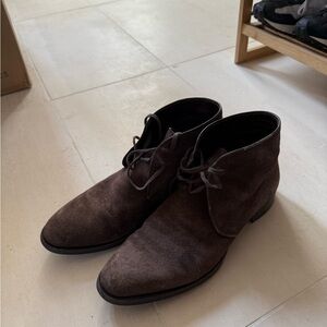 Tom Ford Brown Chukka Boots with Suede Material and Lace-Up Closure